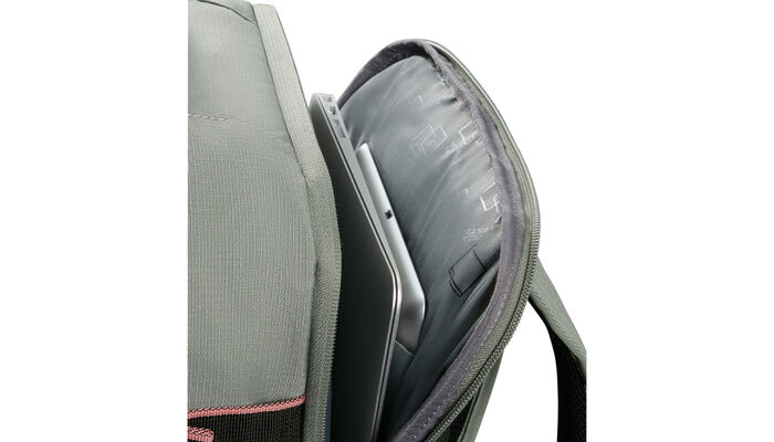 Laptop compartment 15.6"