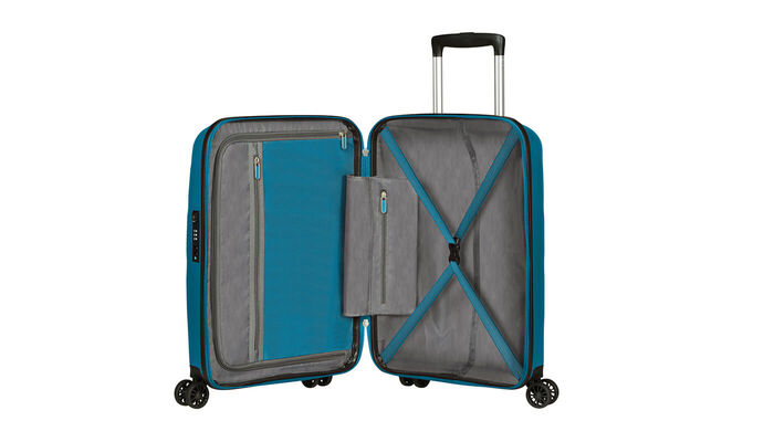 Interior organisation with extra zipped apron pocket 