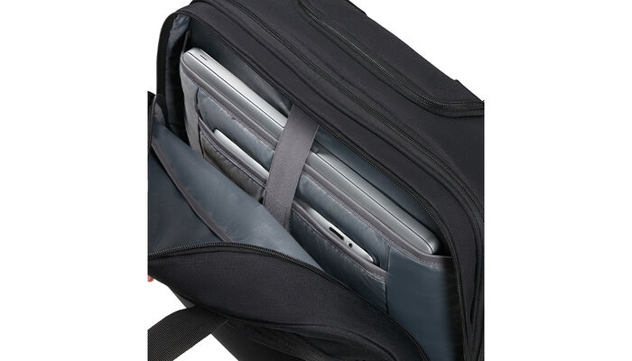 Laptop compartment 15.6"
