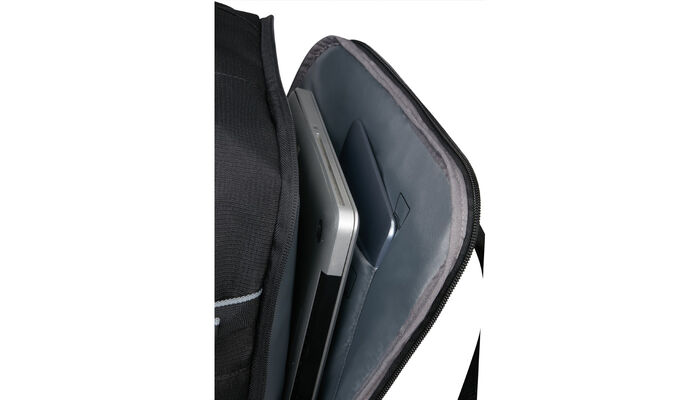 Laptop compartment 15.6"