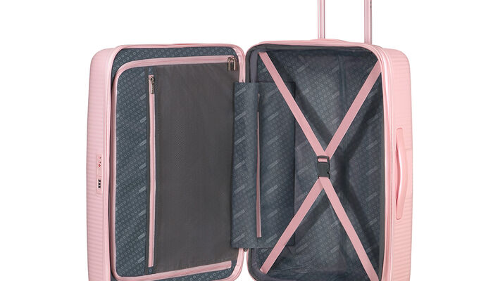 Interior organisation with extra zipped apron pocket 