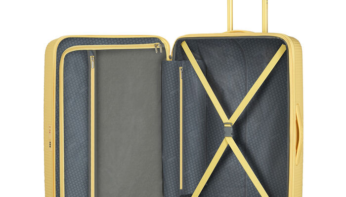 Interior organisation with extra zipped apron pocket 