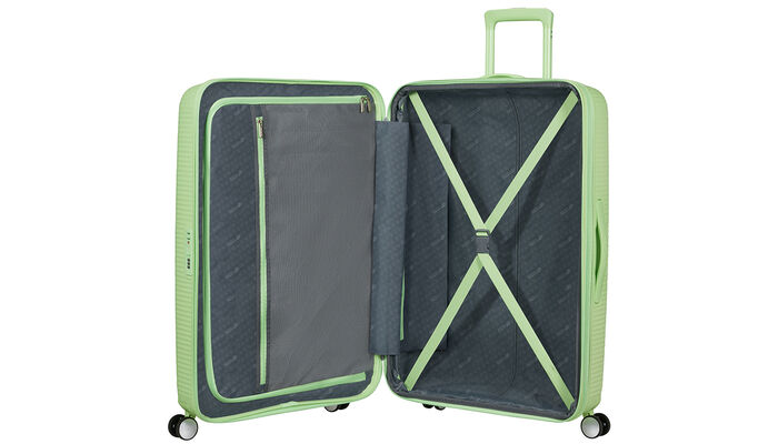 Interior organisation with extra zipped apron pocket 