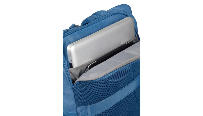 Separate laptop & tablet compartment