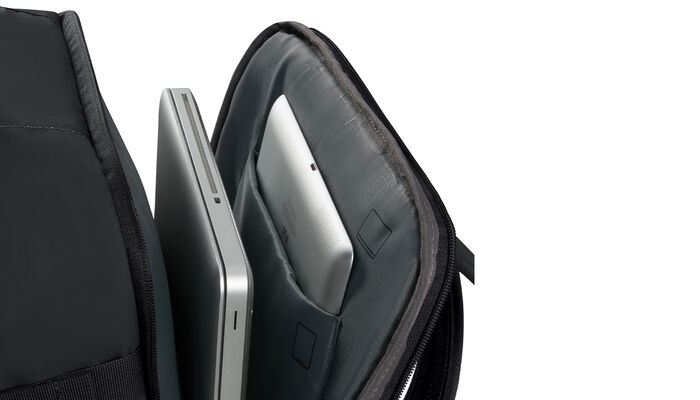 Laptop compartment 15.6"