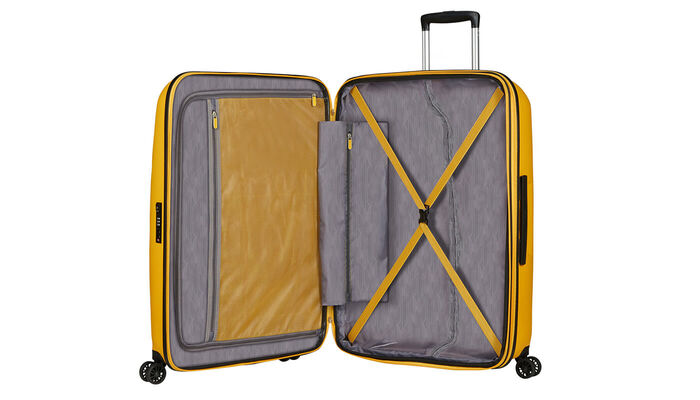 Interior organisation with extra zipped apron pocket 