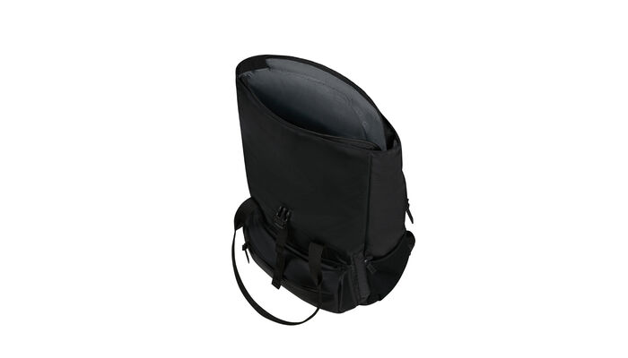 Large main compartment