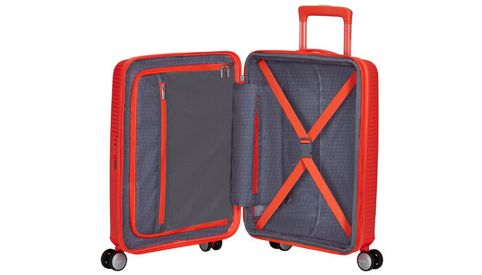 Interior organisation with extra zipped apron pocket 