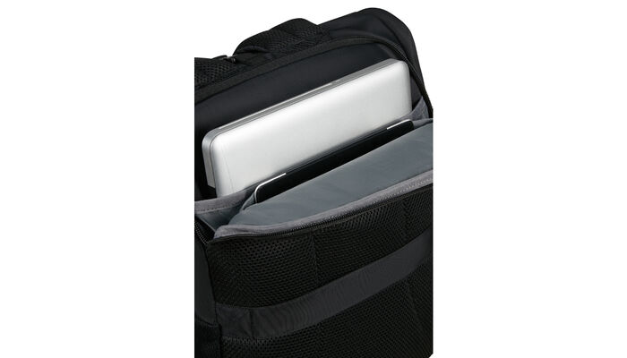 Separate laptop & tablet compartment