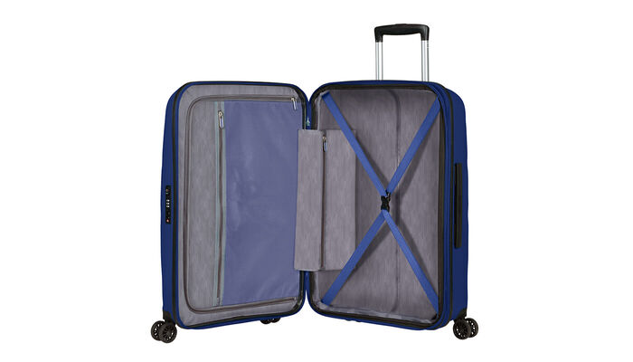 Interior organisation with extra zipped apron pocket 