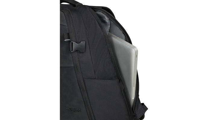 Laptop compartment 15.6"