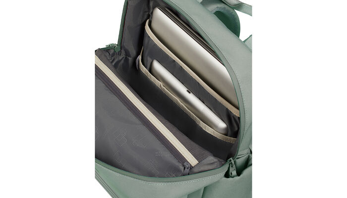 Laptop compartment 15"